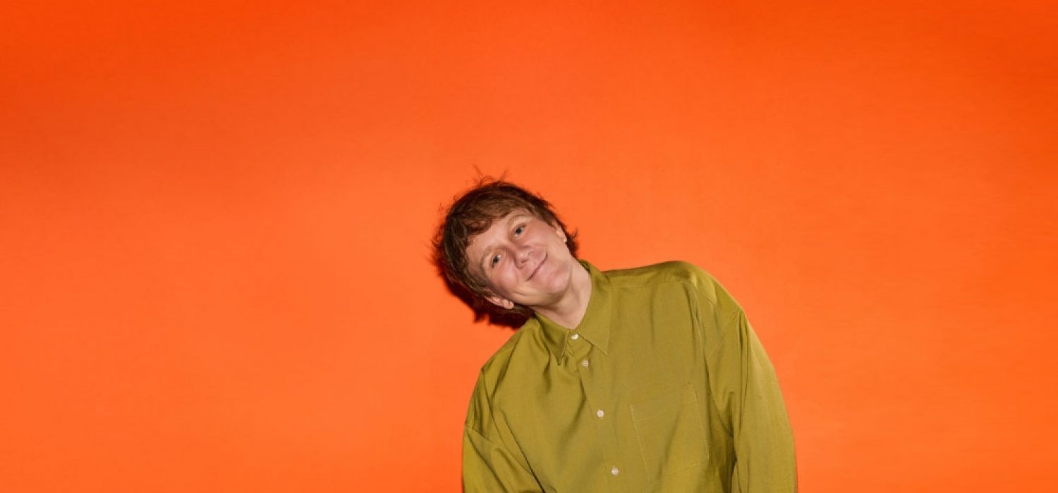 Josh Thomas: Jiggle, Jiggle